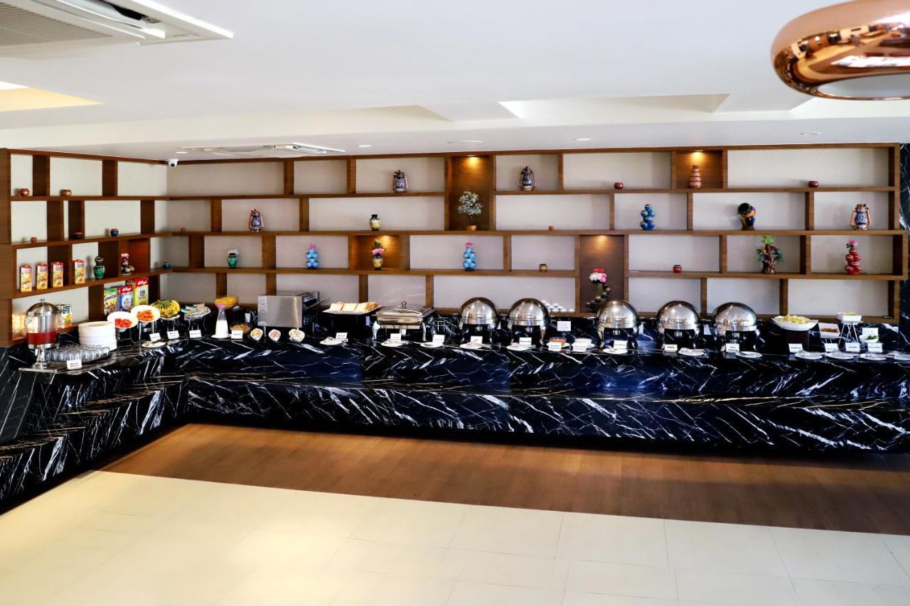 Quality Inn Patria Suites, Rajkot Exterior photo